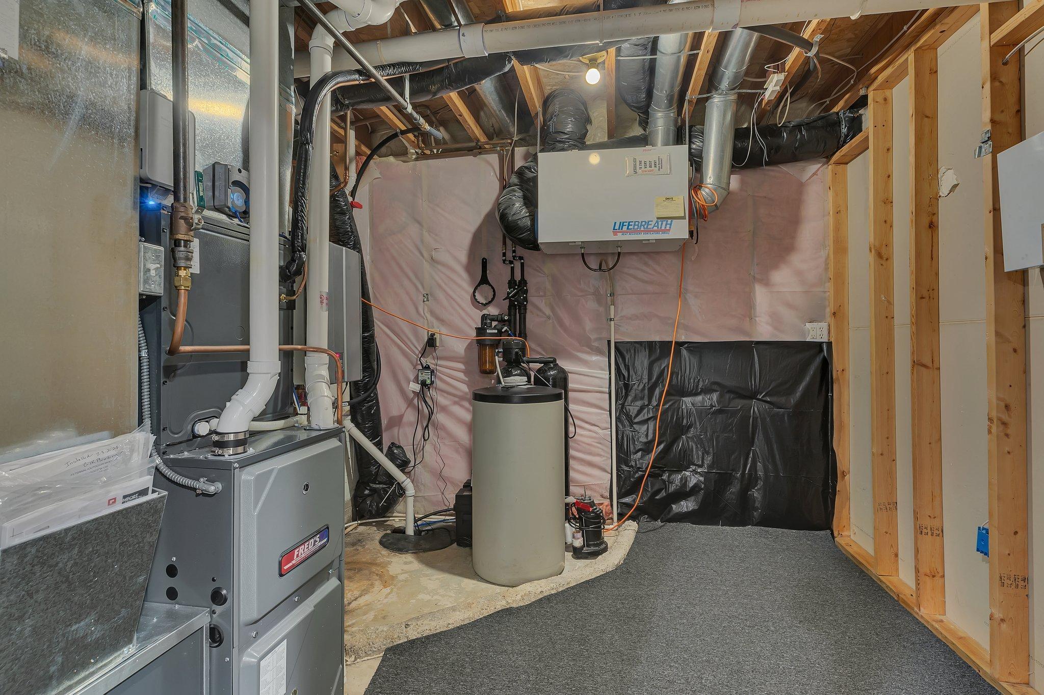 New AC, Tankless Water Heater, Furnace--Clean and Well Maintained