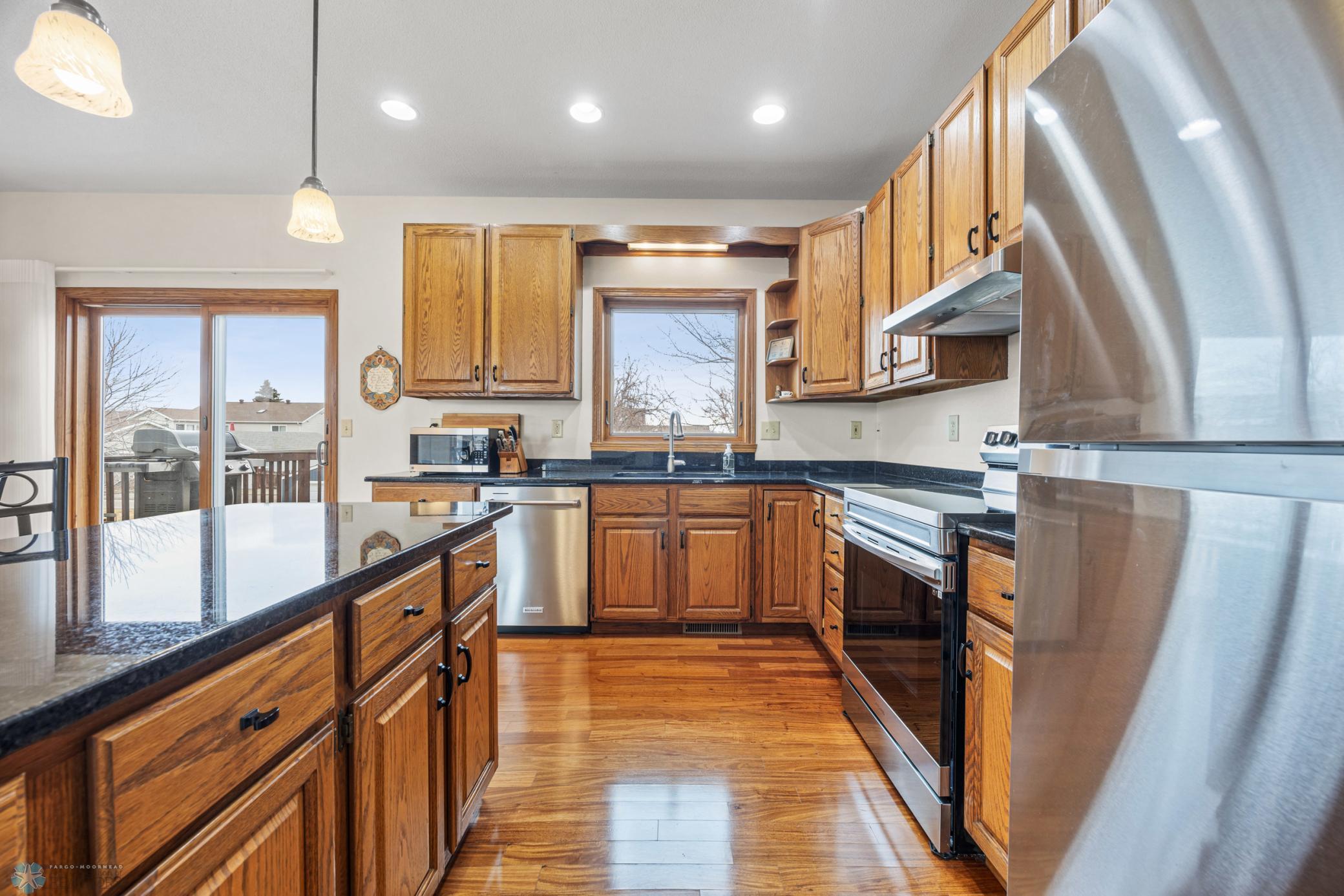 Kitchen - with granite countertops and updated appliances (2021/22)