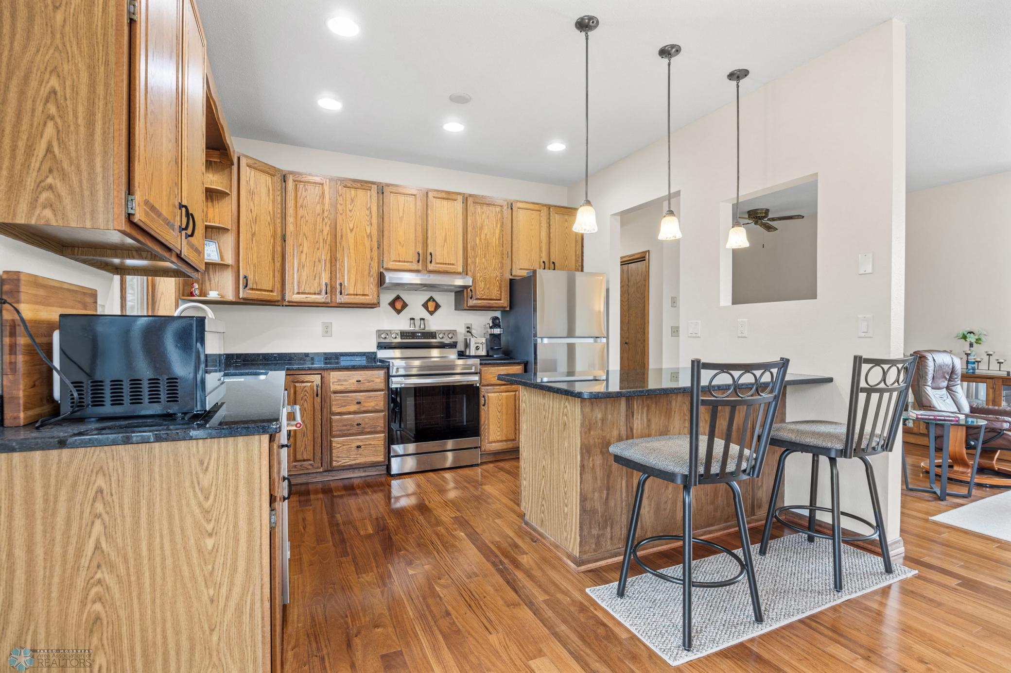 Kitchen - with granite countertops and updated appliances (2021/22)