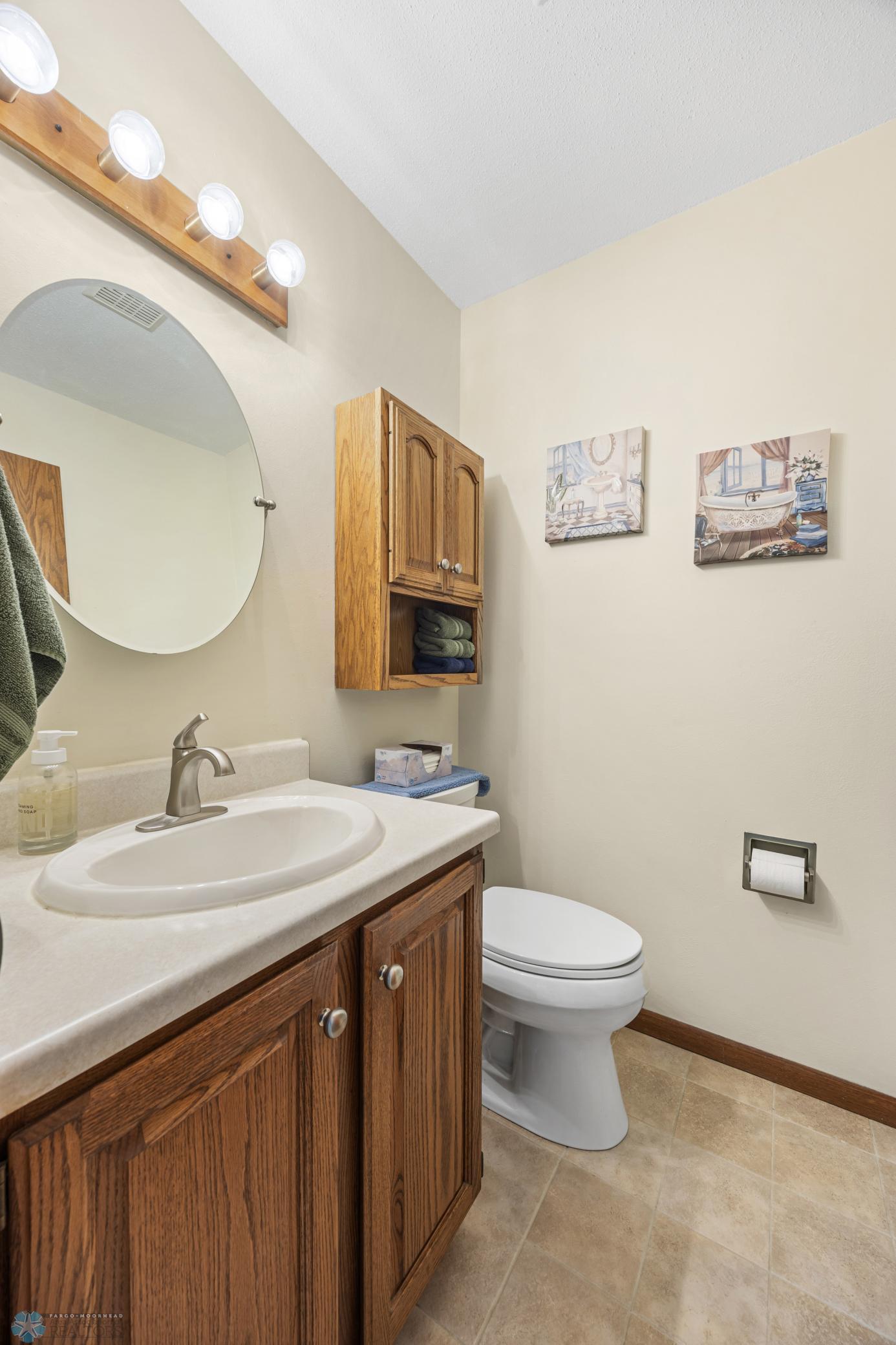 Primary en suite 1/2 Bath