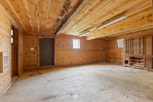 2711 Lochland Hills Drive, Marshall, MN 56258