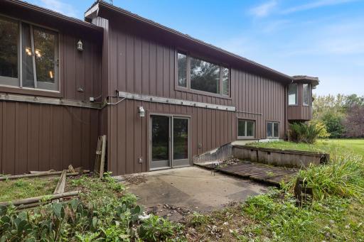 2711 Lochland Hills Drive, Marshall, MN 56258