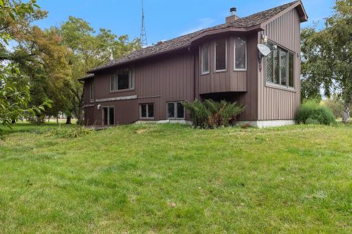 2711 Lochland Hills Drive, Marshall, MN 56258