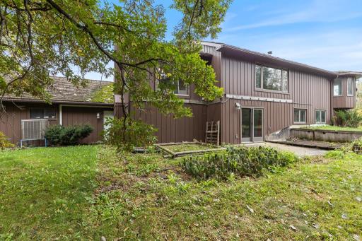 2711 Lochland Hills Drive, Marshall, MN 56258