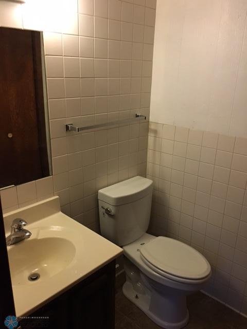 Apt 1 Bath 2.JPG