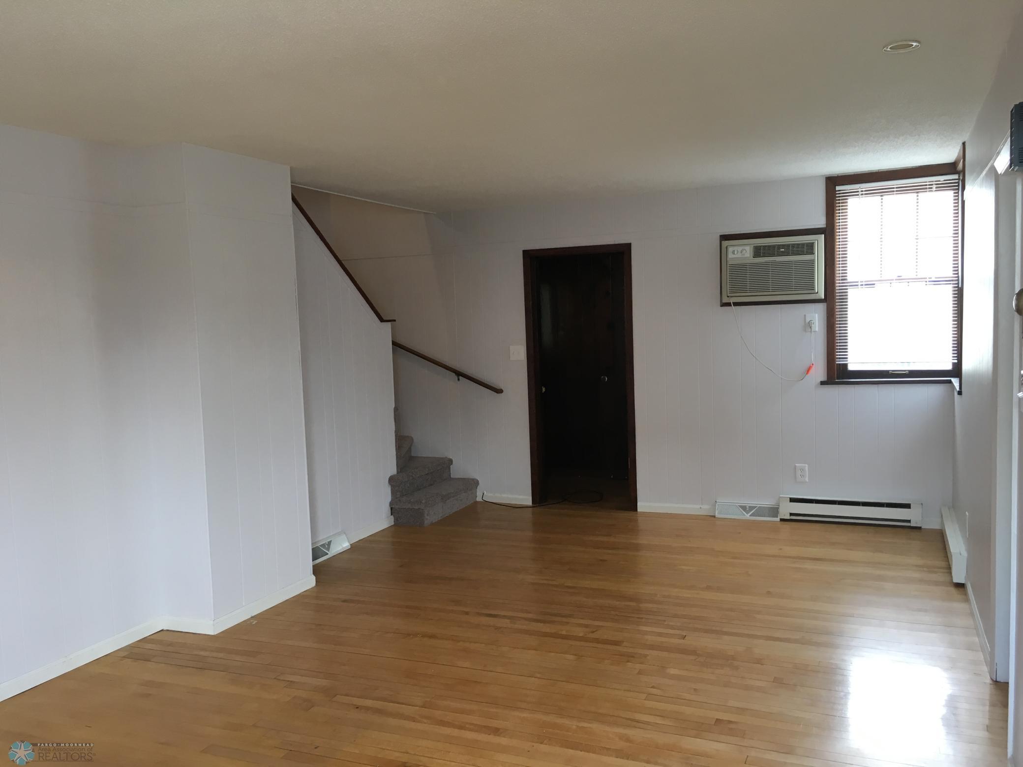 Apt 2 LivingRoom.JPG