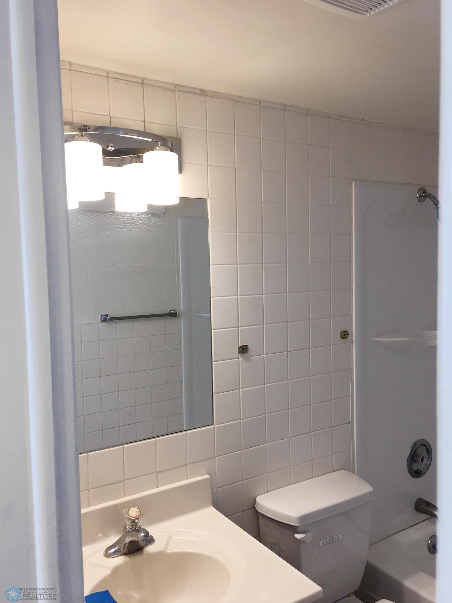 Apt 3 Bath 2.jpg