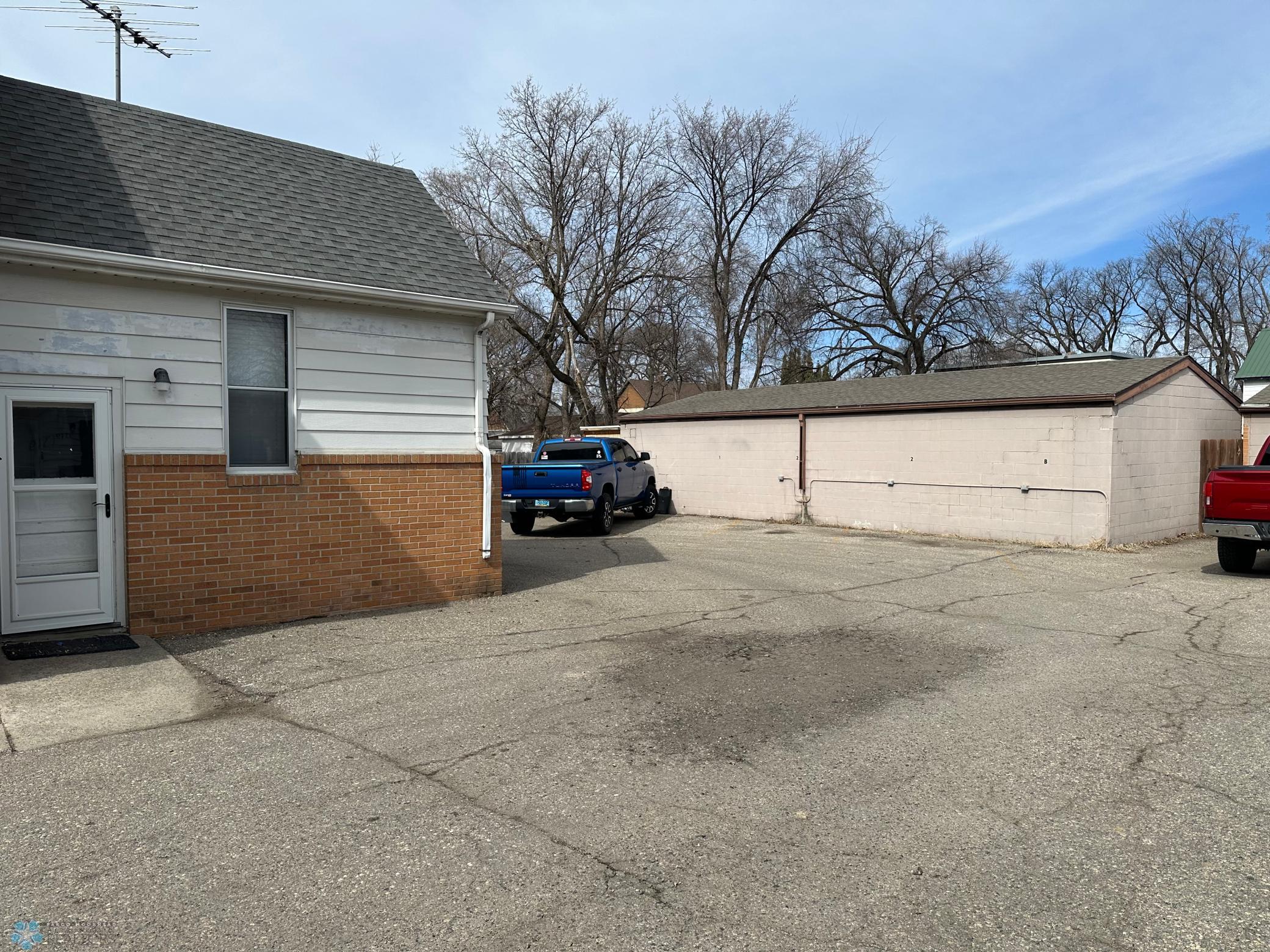 1321 Parking.jpg