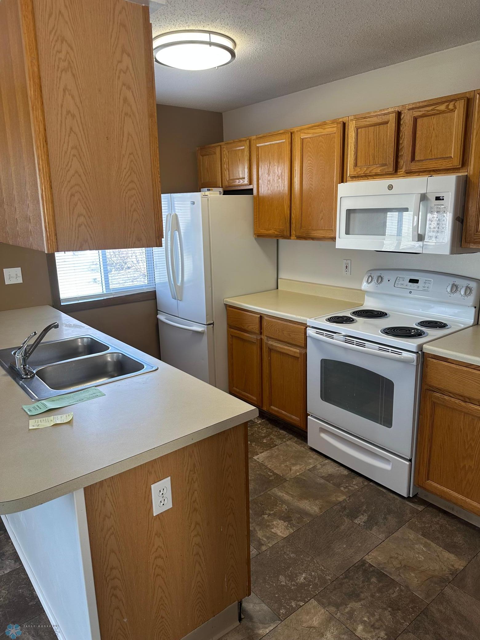 Kitchen (2).jpg