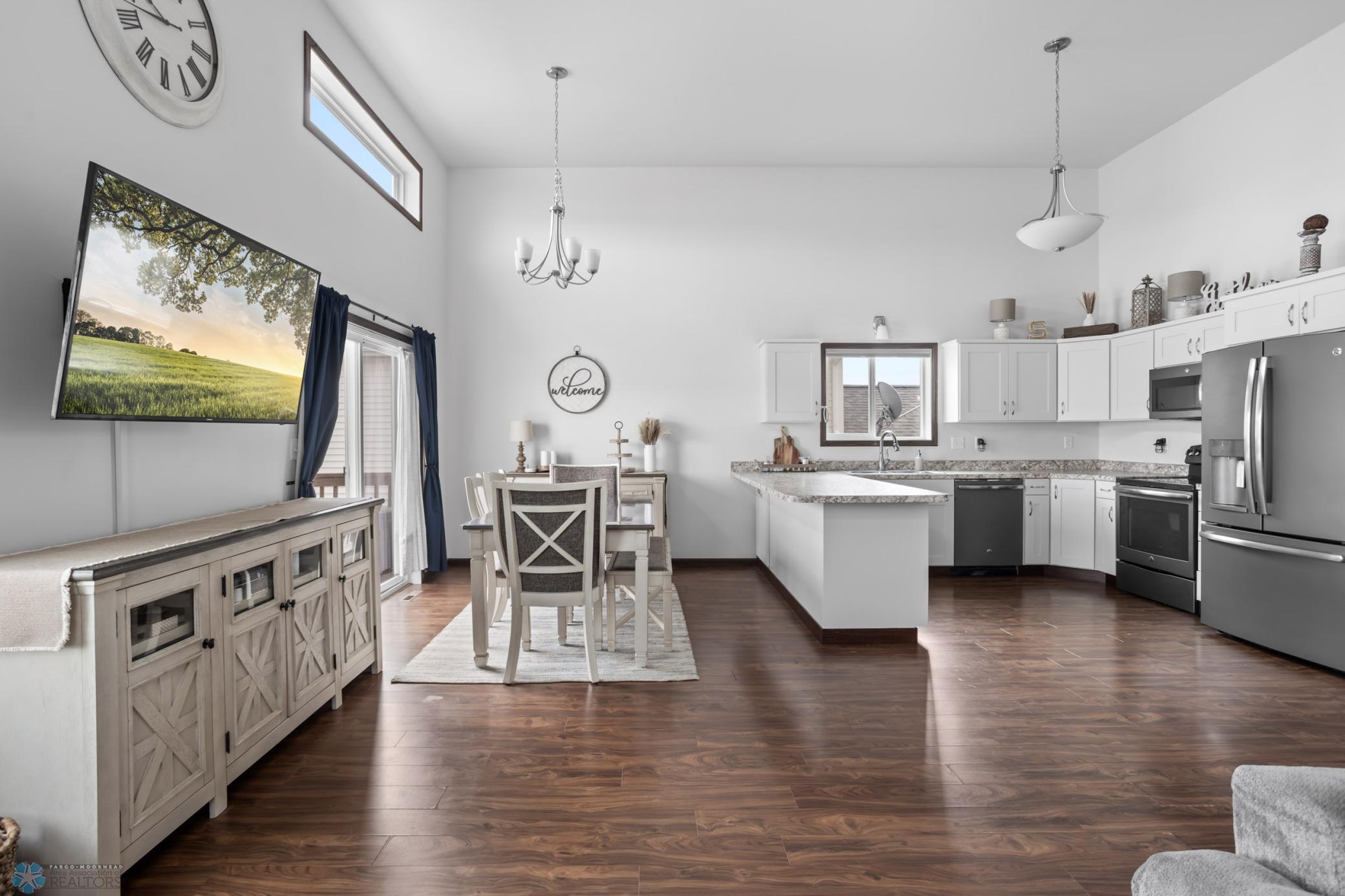 Dining/Kitchen