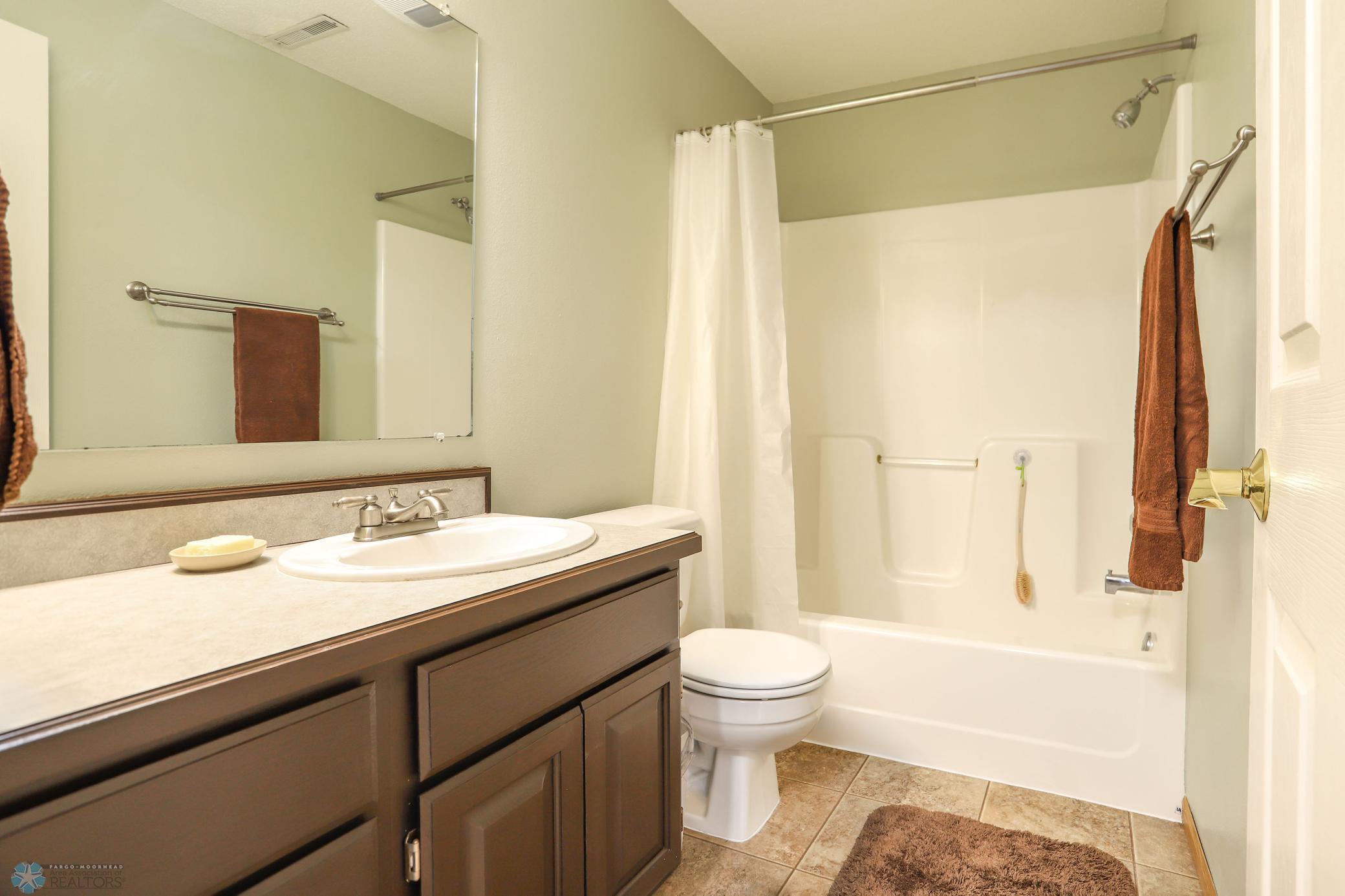 040 downstairs bath.jpg