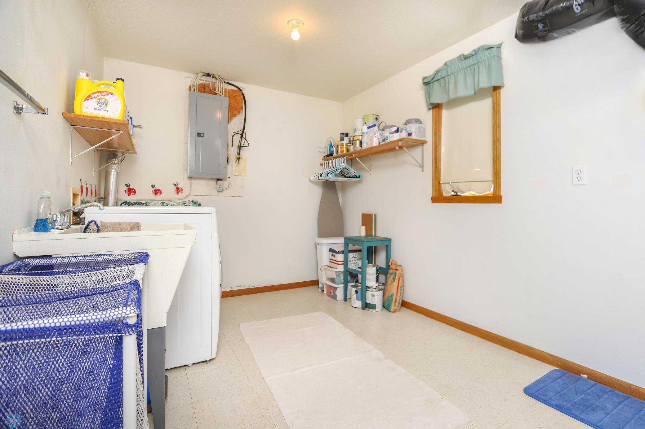 056 laundry.jpg
