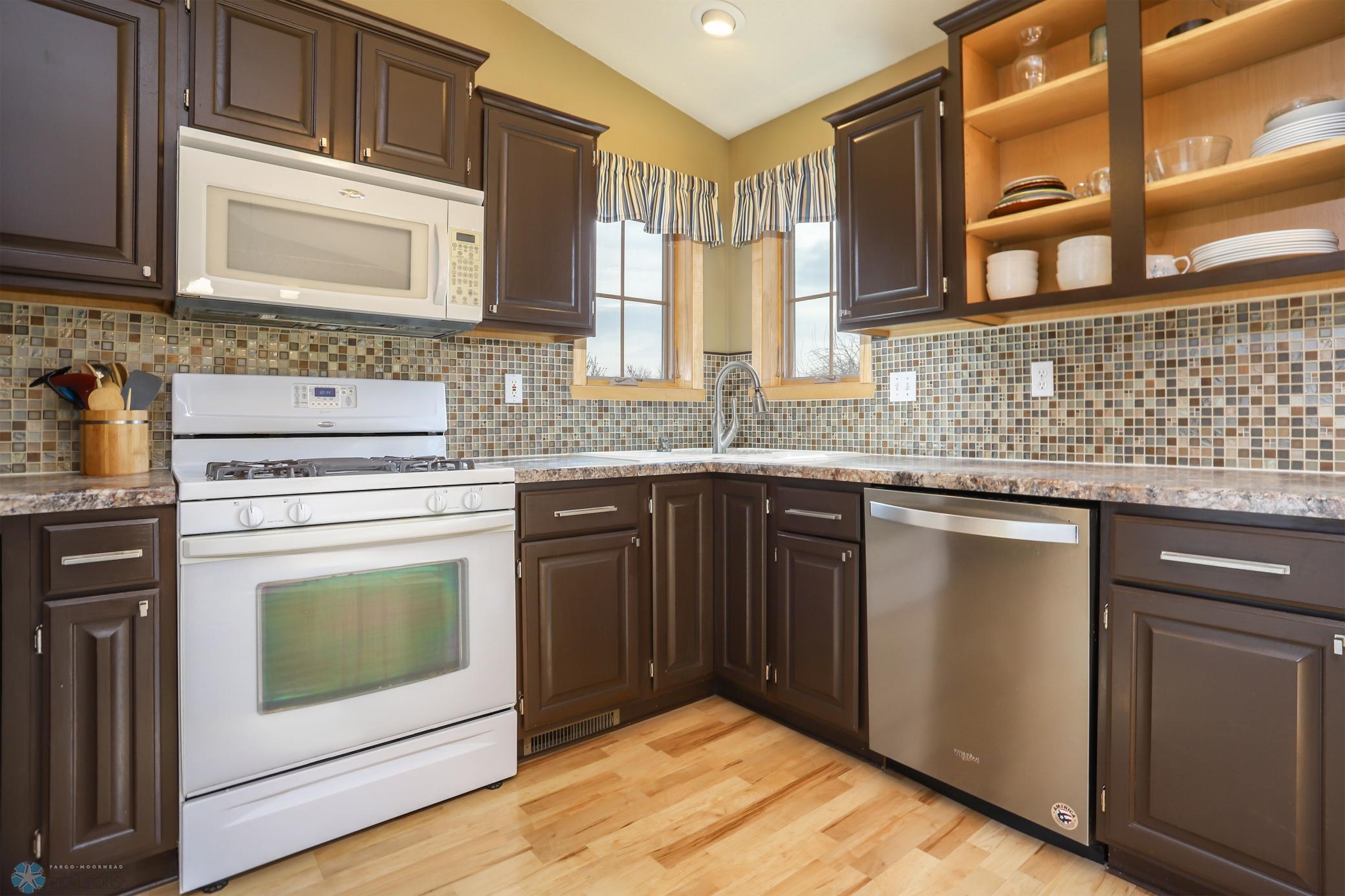 008 kitchen.jpg