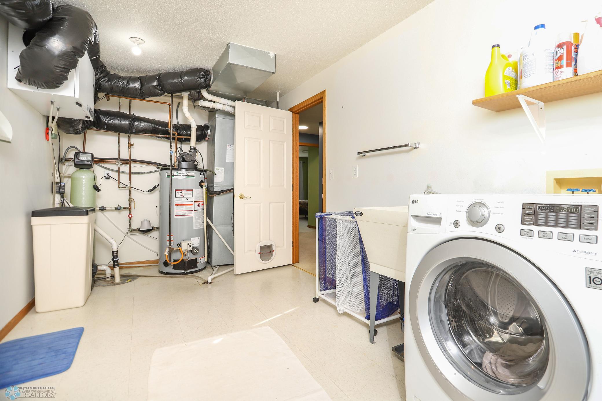 060 laundry.jpg