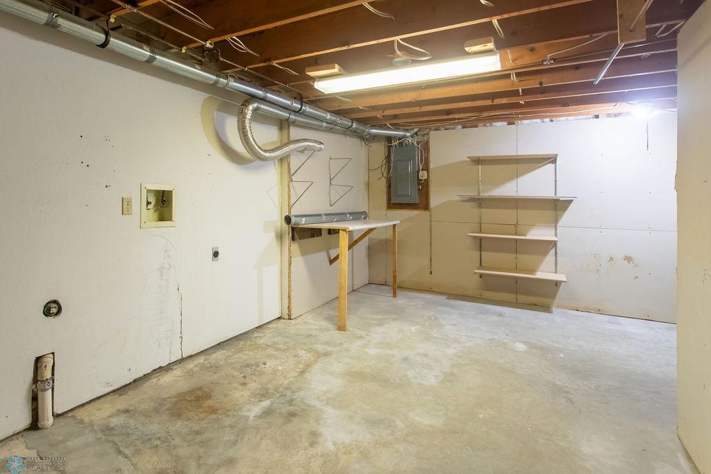 Storage/laundry