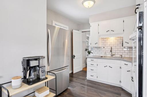Main level kitchen with ample storage space from the surrounding cabinets