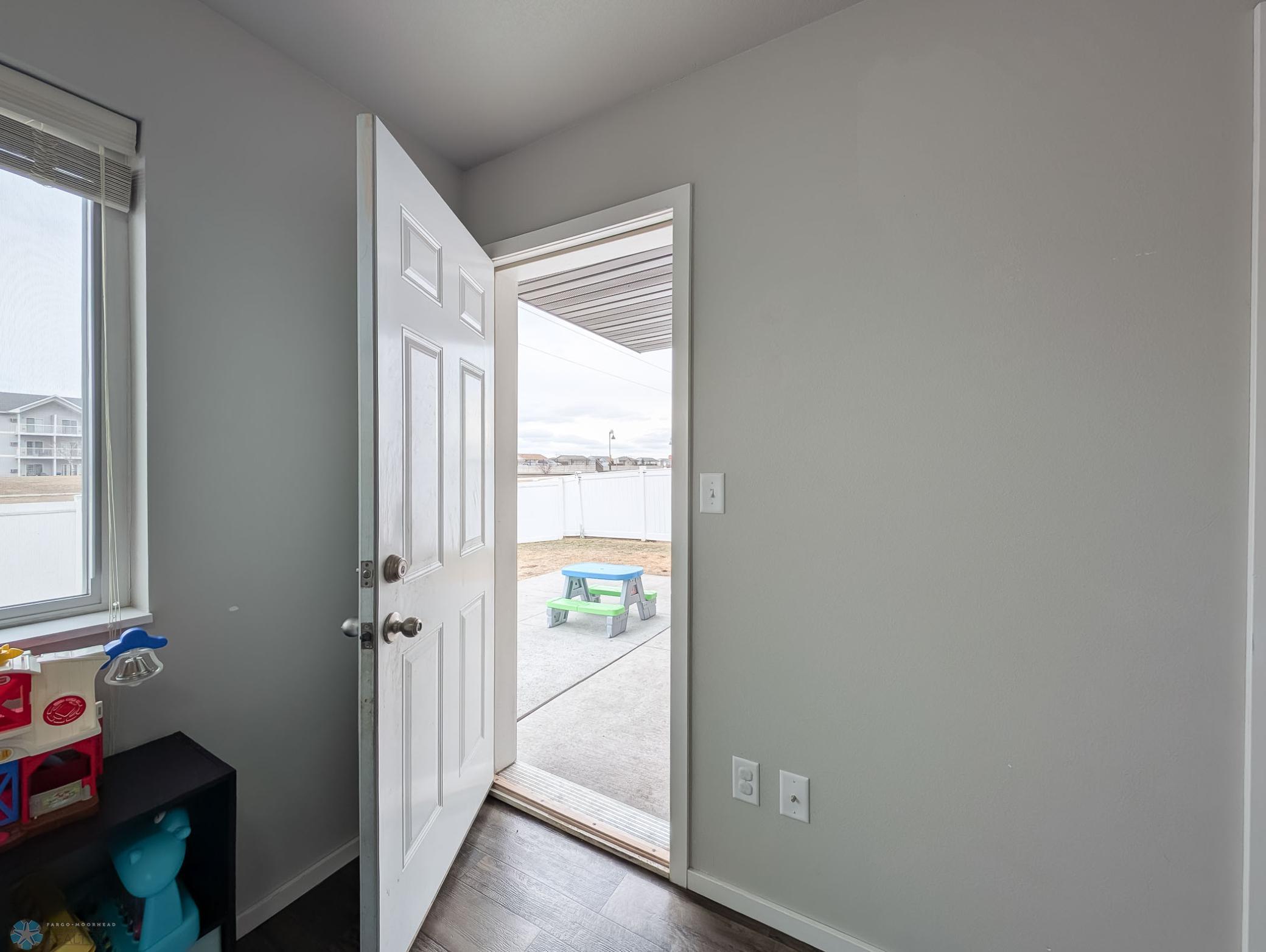 L2P014-202651004.jpg