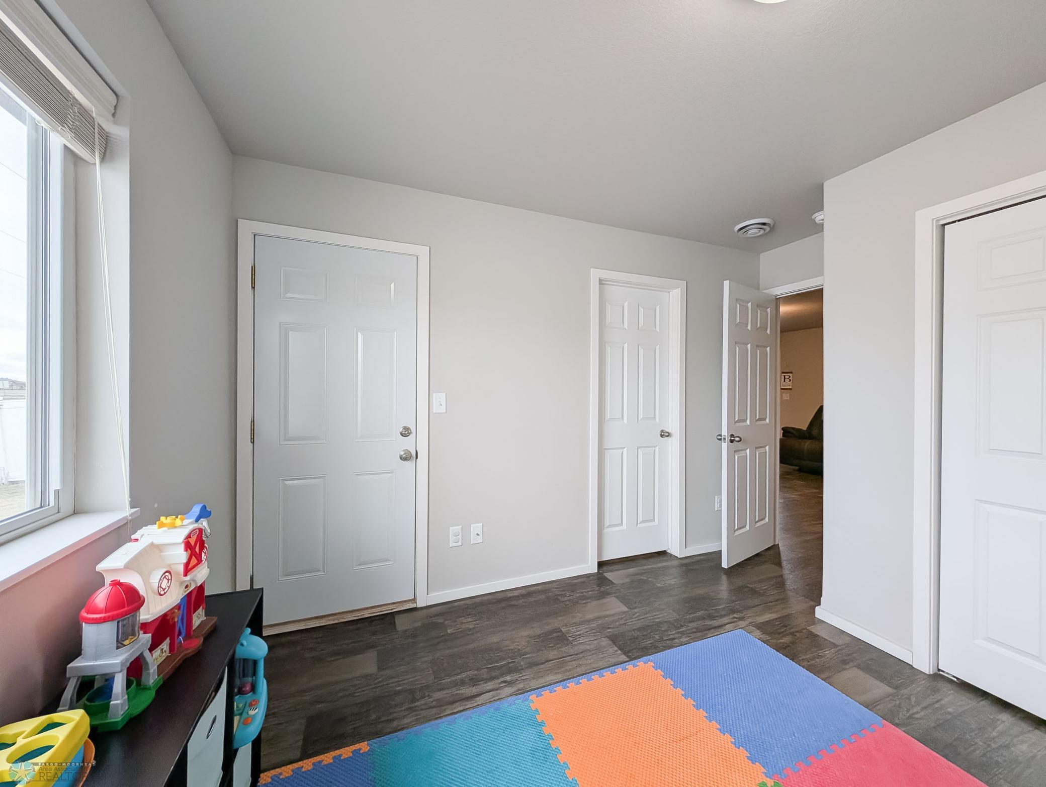 L2P013-202634851.jpg