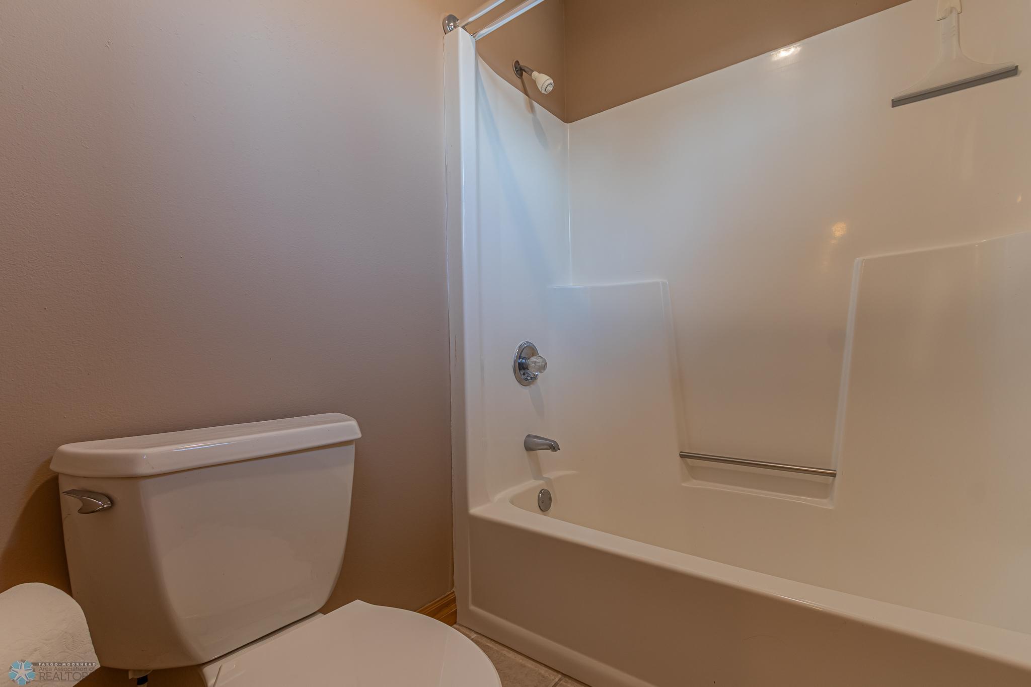 3809 Kensington Dr
West Fargo, ND,-53.jpg