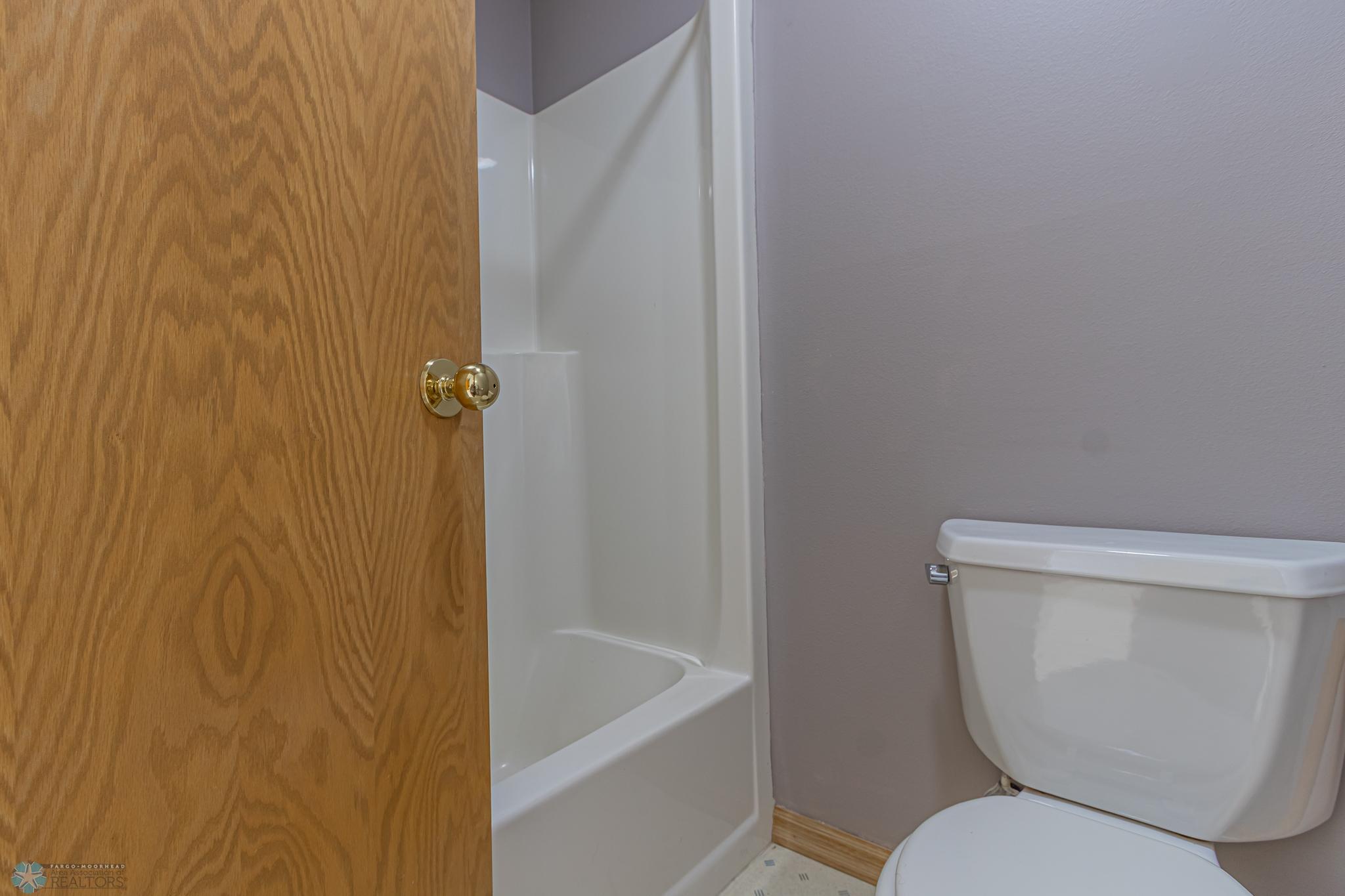 3809 Kensington Dr
West Fargo, ND,-41.jpg