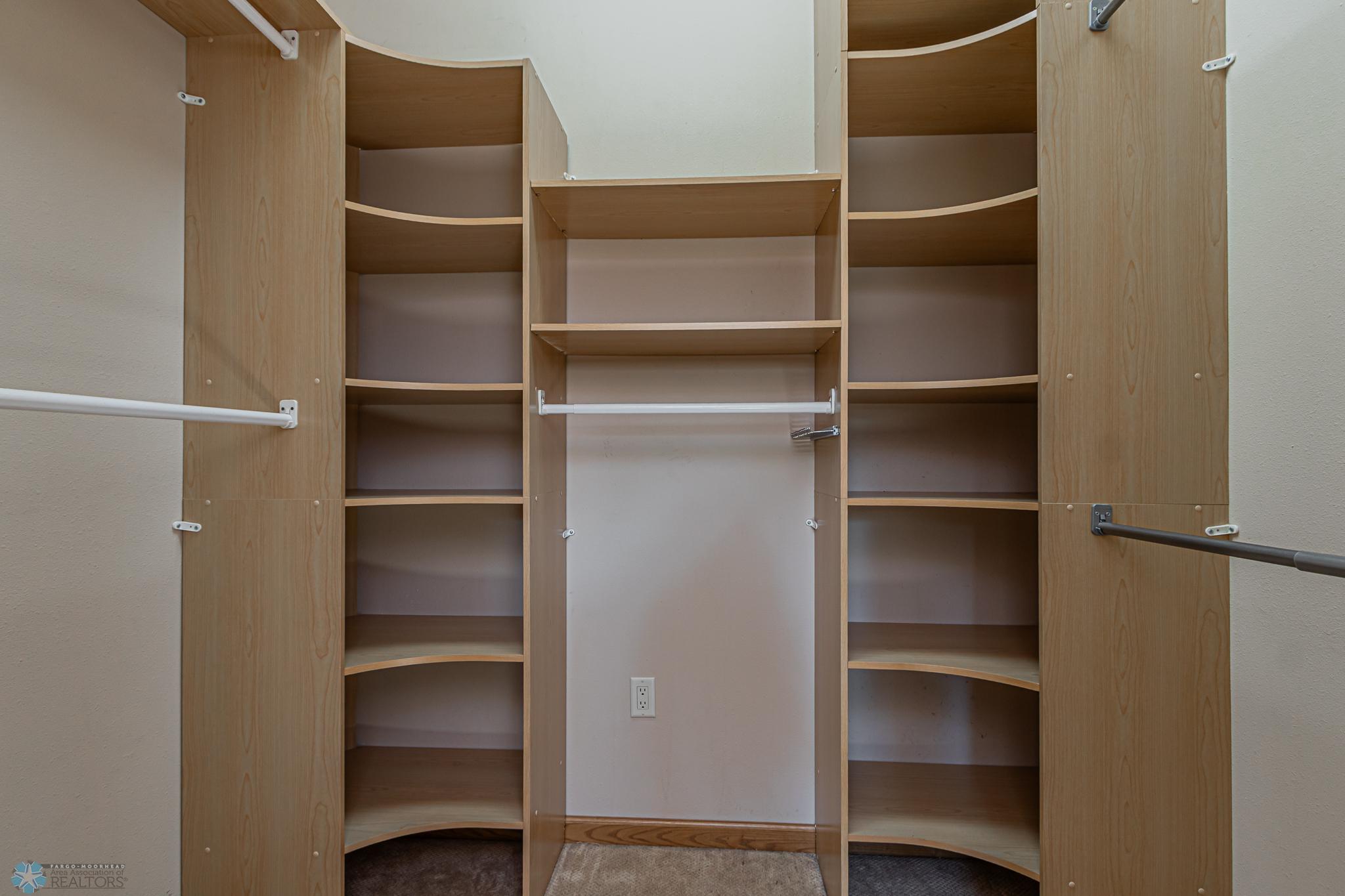 3809 Kensington Dr
West Fargo, ND,-14.jpg