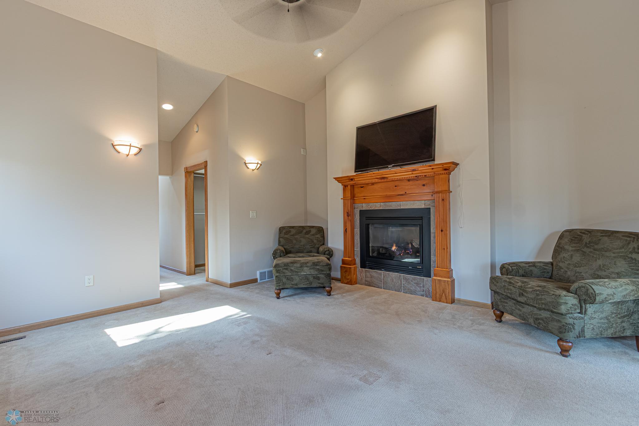 3809 Kensington Dr
West Fargo, ND,-16.jpg