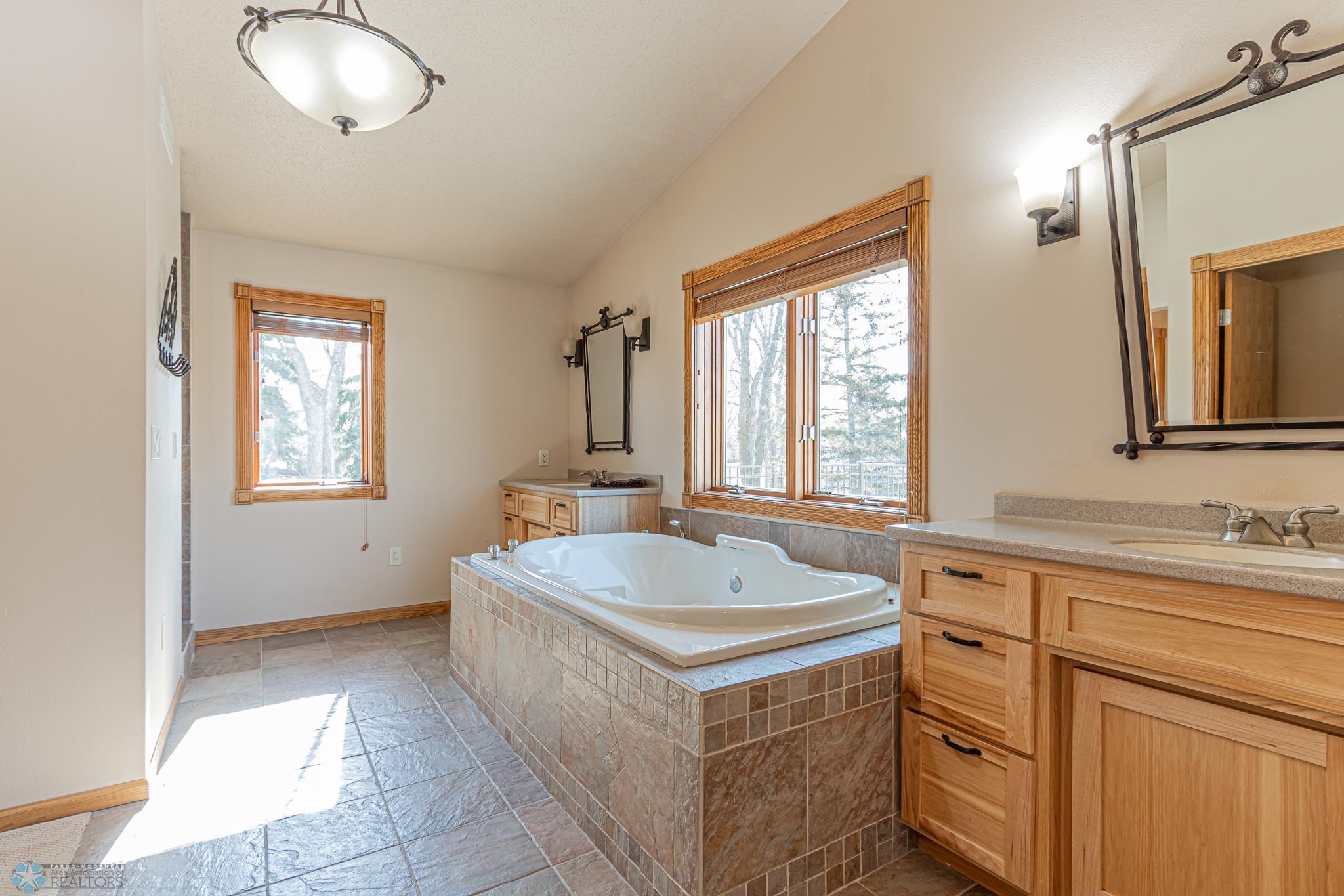 3809 Kensington Dr
West Fargo, ND,-08.jpg