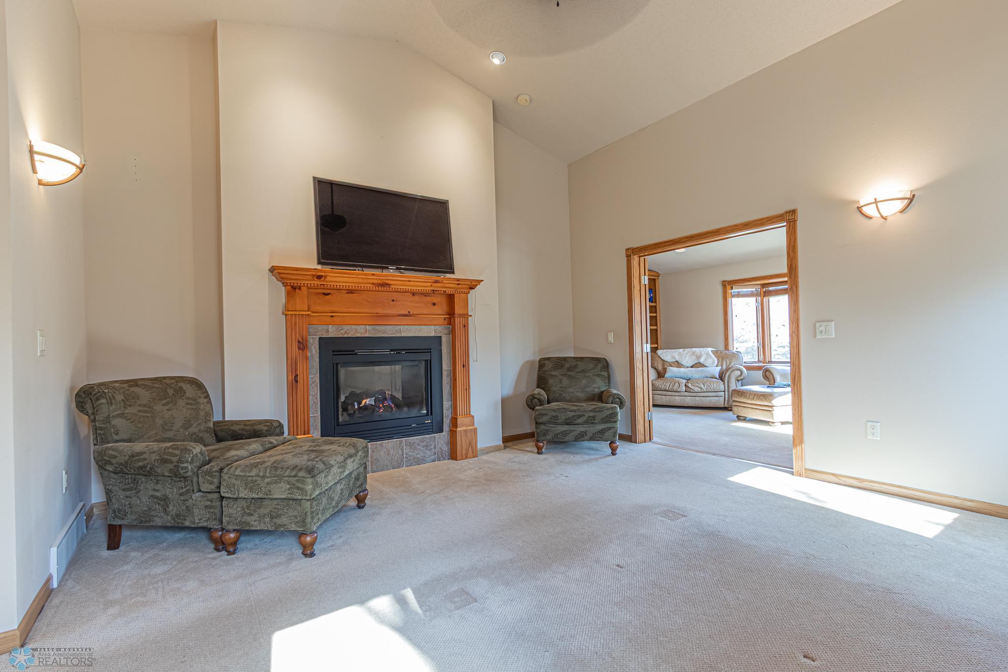 3809 Kensington Dr
West Fargo, ND,-15.jpg