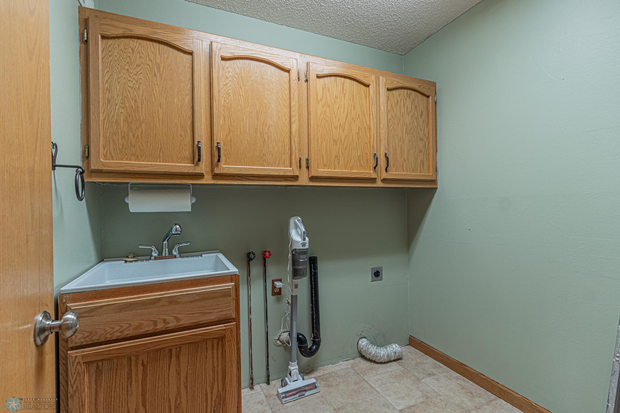 3809 Kensington Dr
West Fargo, ND,-35.jpg