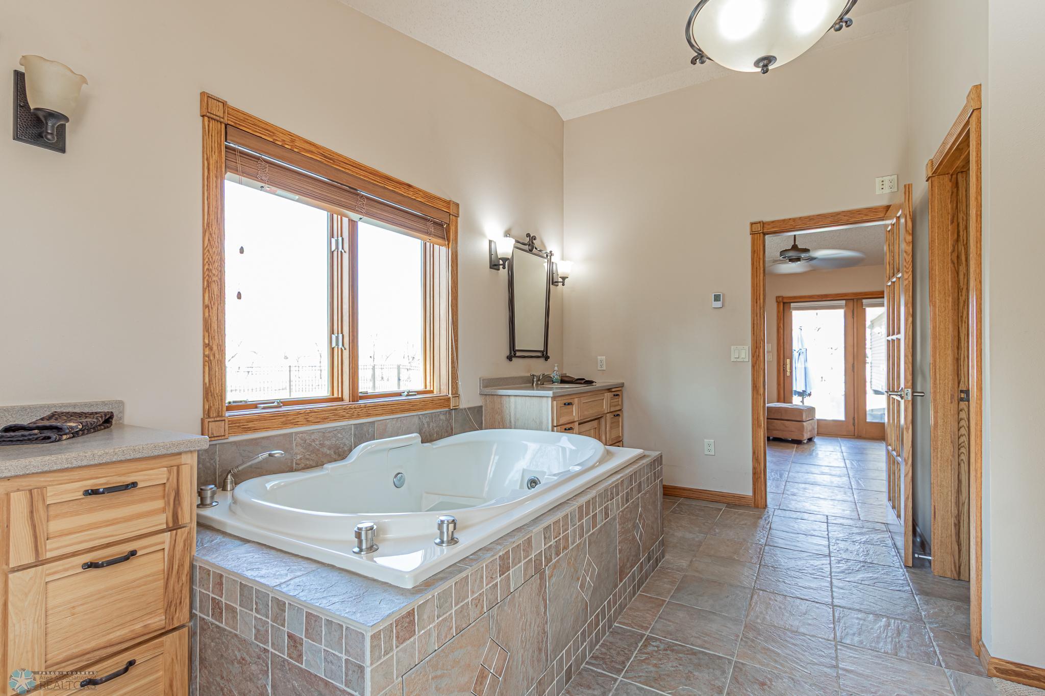 3809 Kensington Dr
West Fargo, ND,-09.jpg