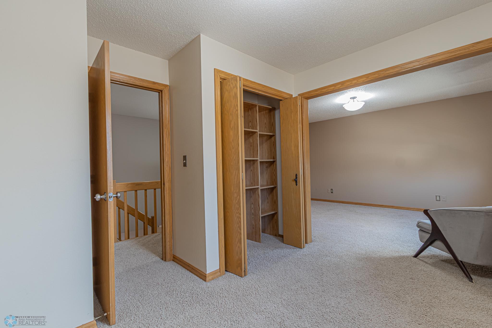 3809 Kensington Dr
West Fargo, ND,-47.jpg
