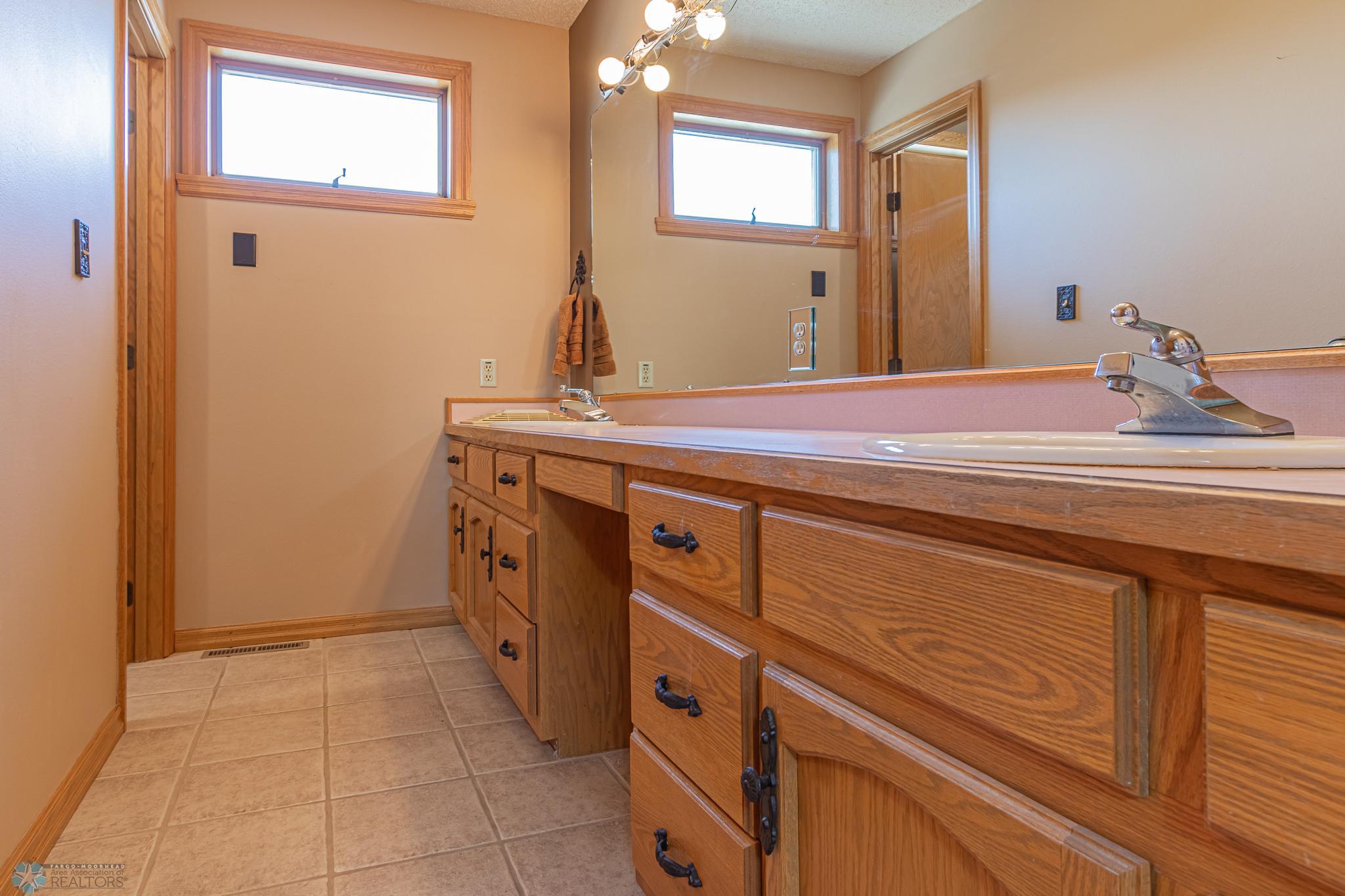 3809 Kensington Dr
West Fargo, ND,-52.jpg