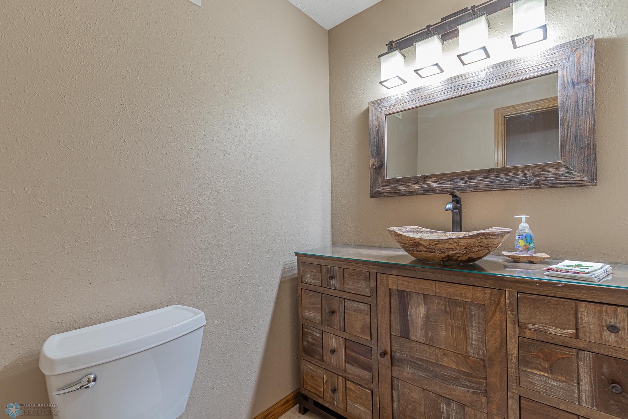 3809 Kensington Dr
West Fargo, ND,-38.jpg
