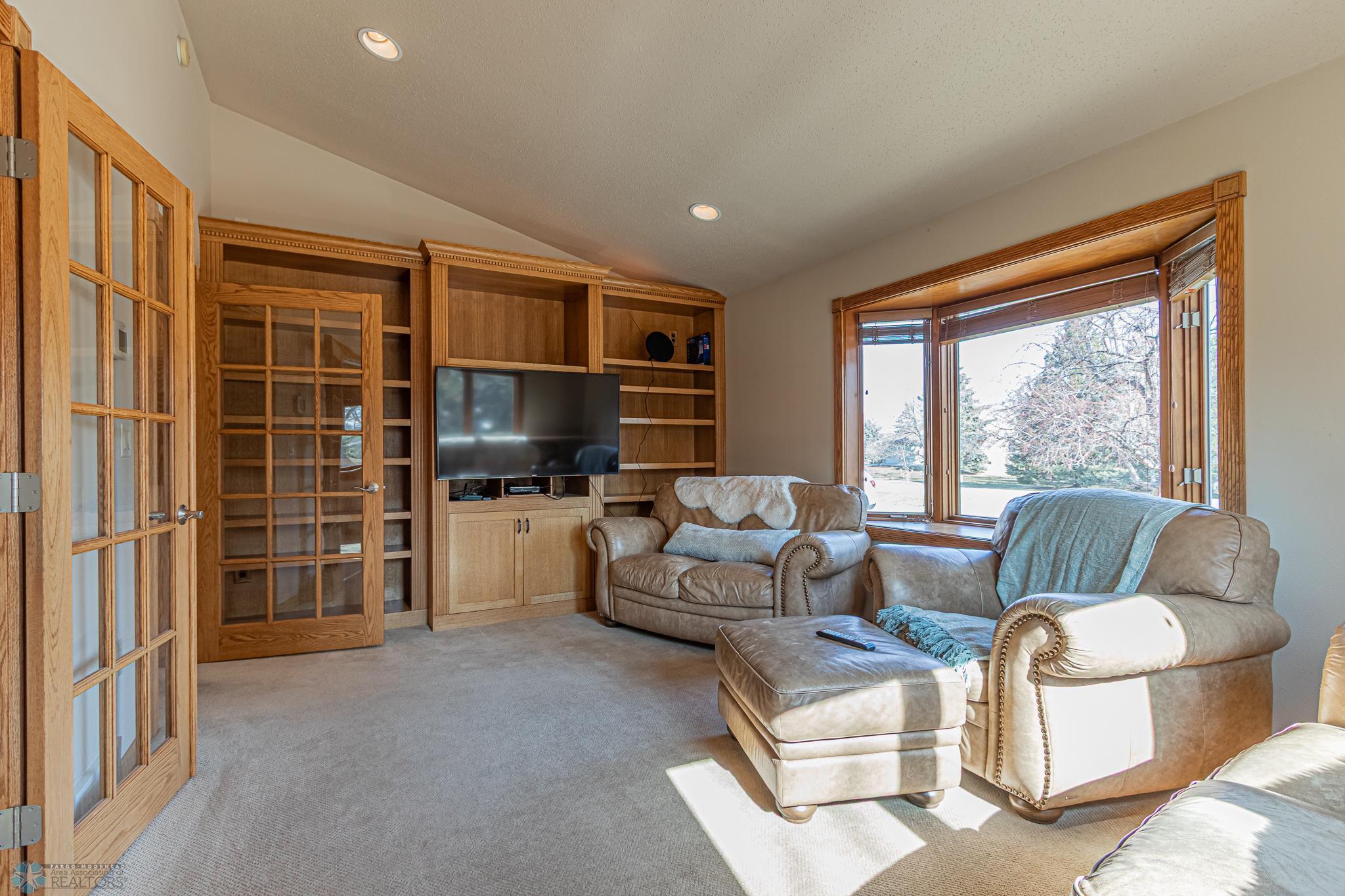 3809 Kensington Dr
West Fargo, ND,-19.jpg