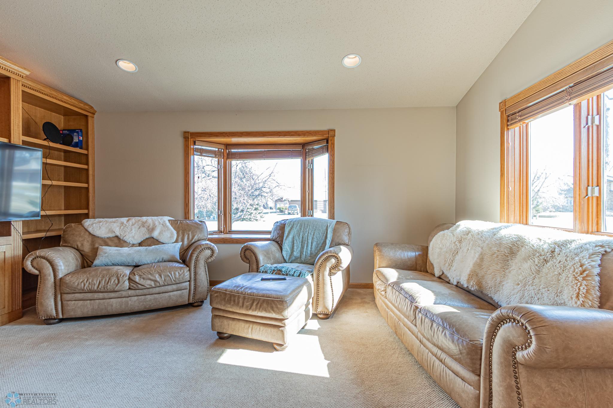 3809 Kensington Dr
West Fargo, ND,-18.jpg