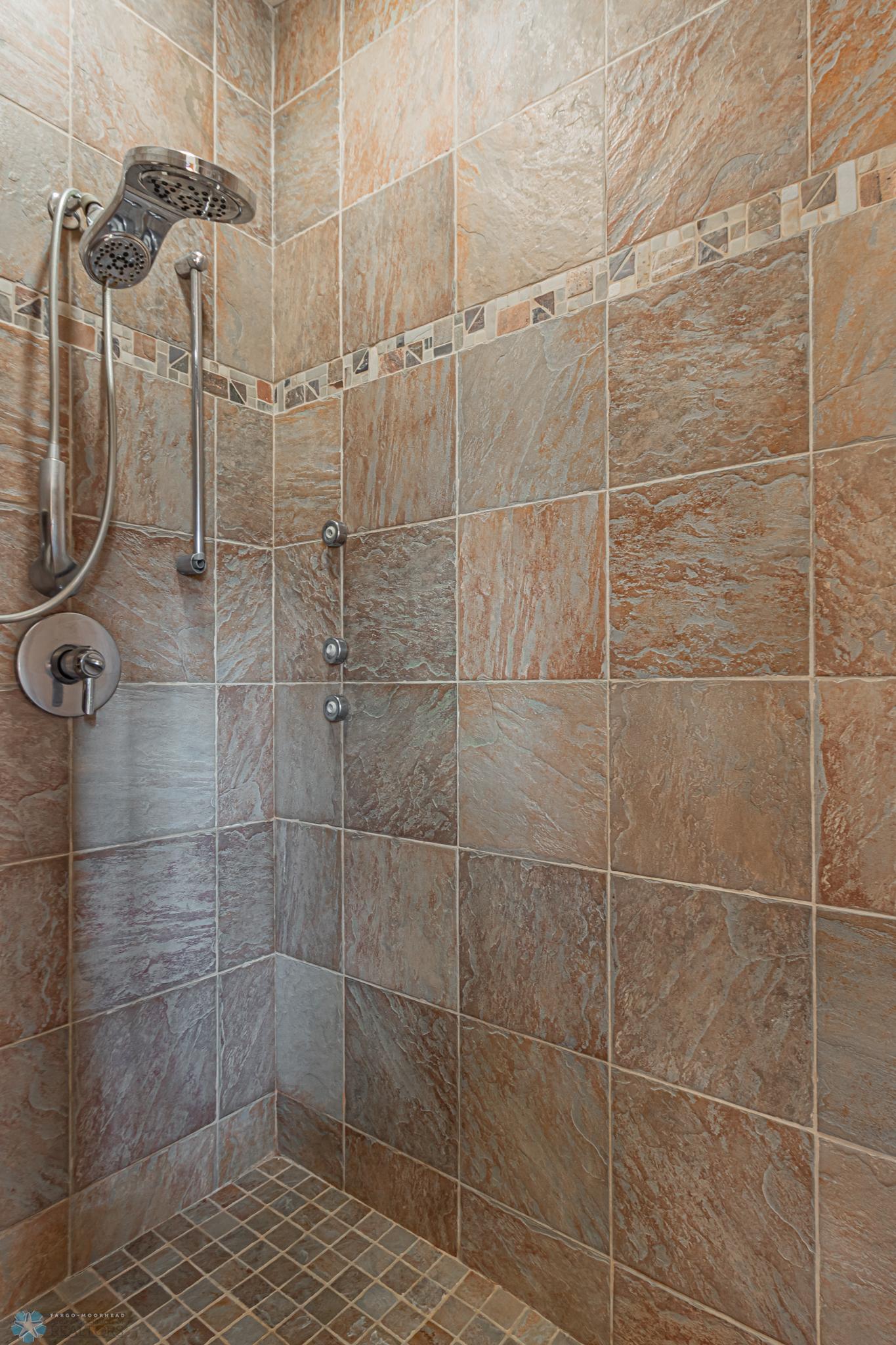 3809 Kensington Dr
West Fargo, ND,-10.jpg