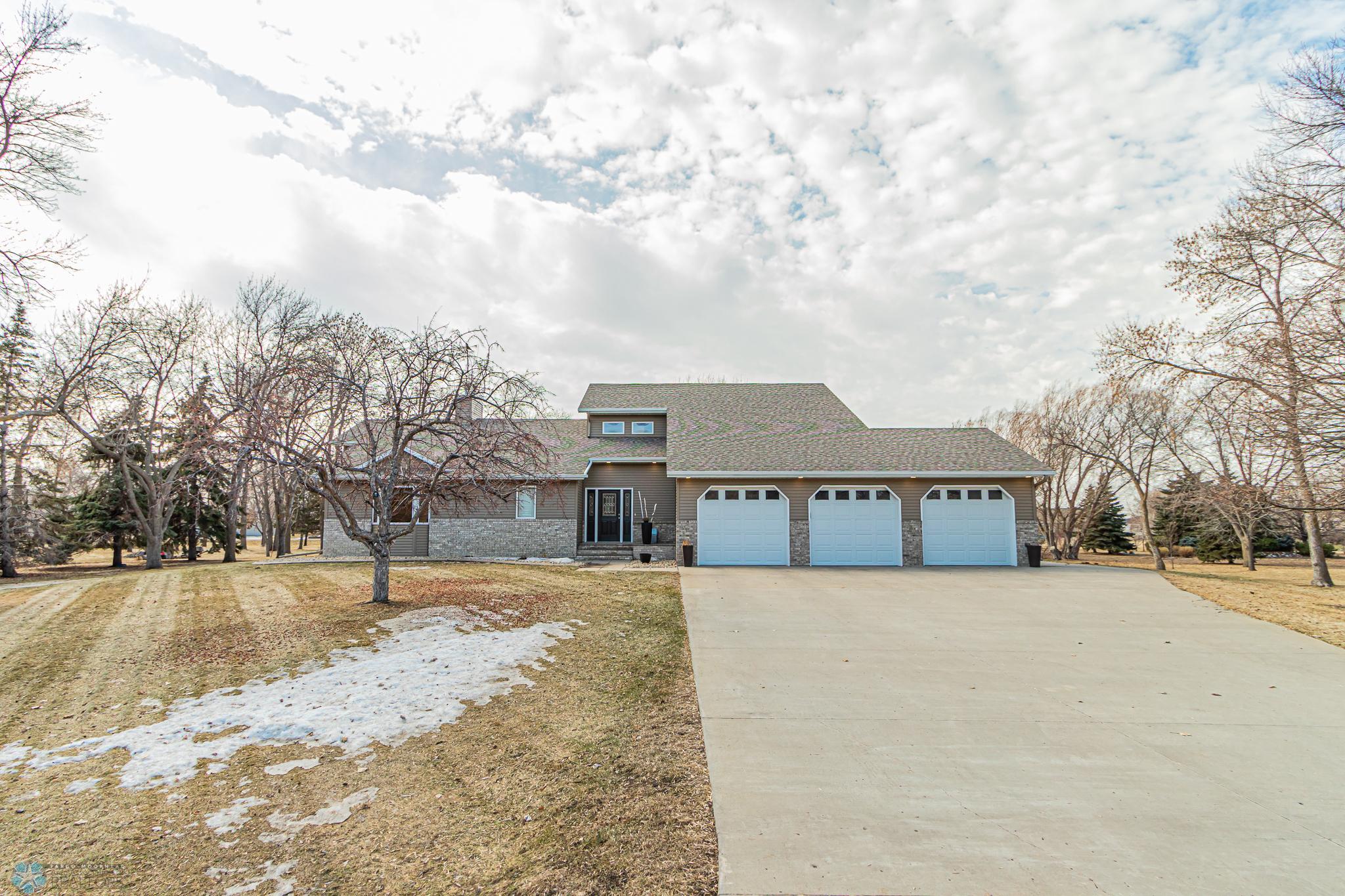 3809 Kensington Dr
West Fargo, ND,-80.jpg