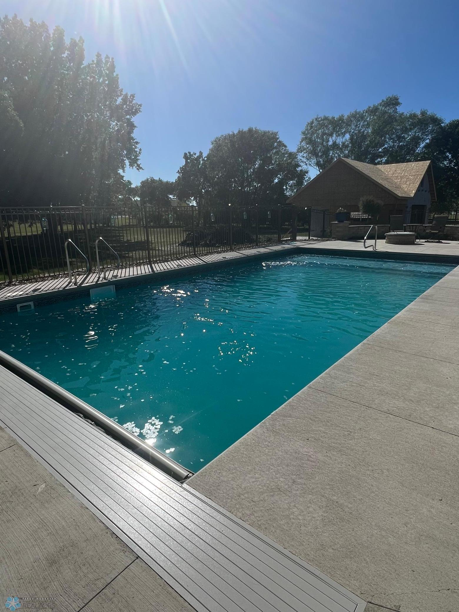 Pool.jpg