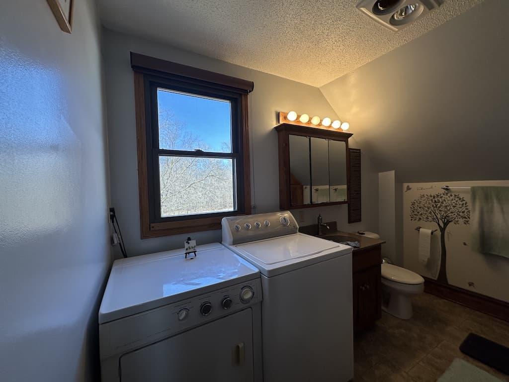 Upper Level Bath & Laundry