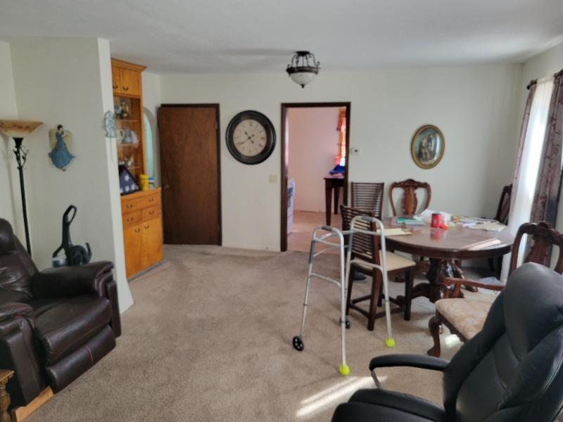 108 N Secor Bricelyn LR E.jpg