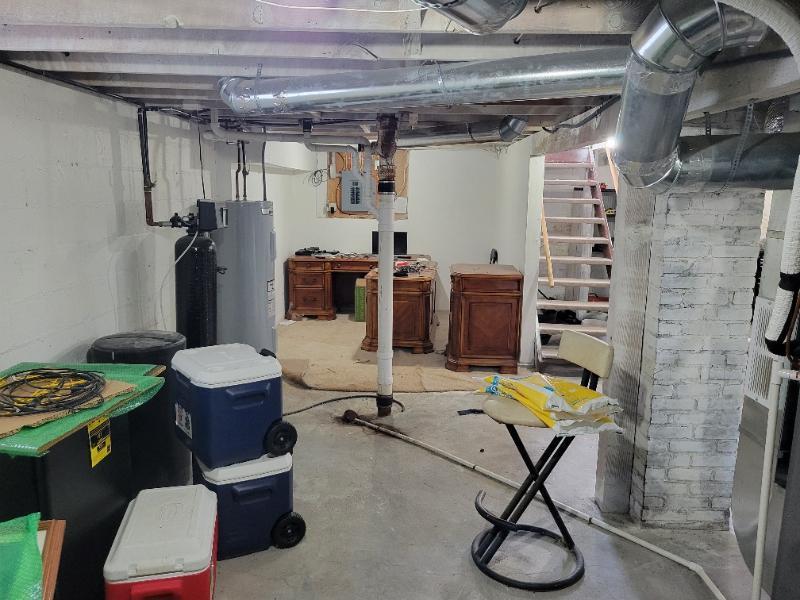 108 N Secor Bricelyn bsmt NE.jpg