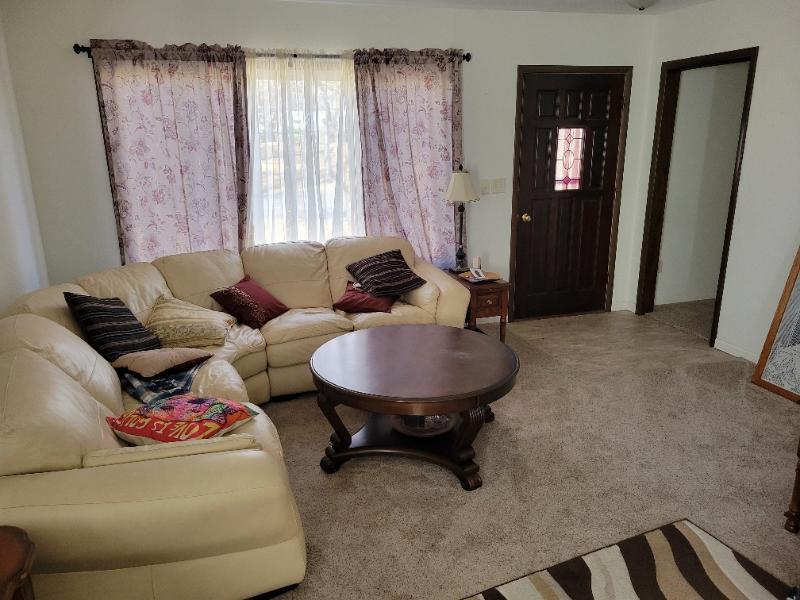 108 N Secor Bricelyn LR W.jpg