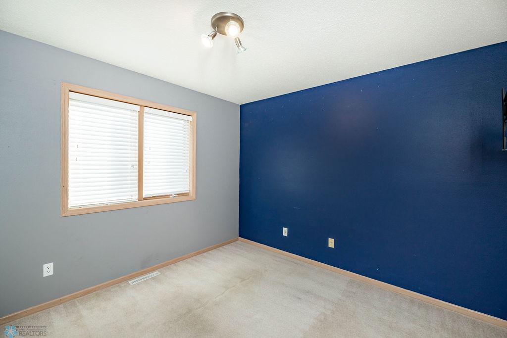 303338(31of54).jpg