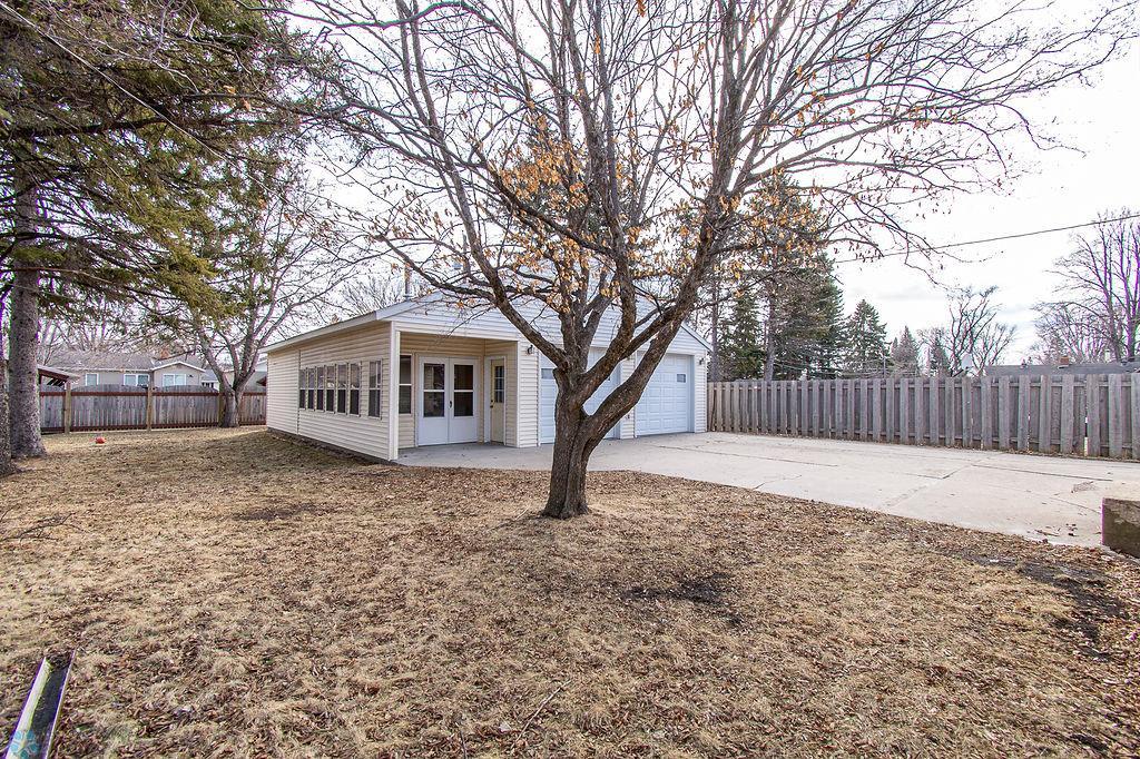 Garage/Yard