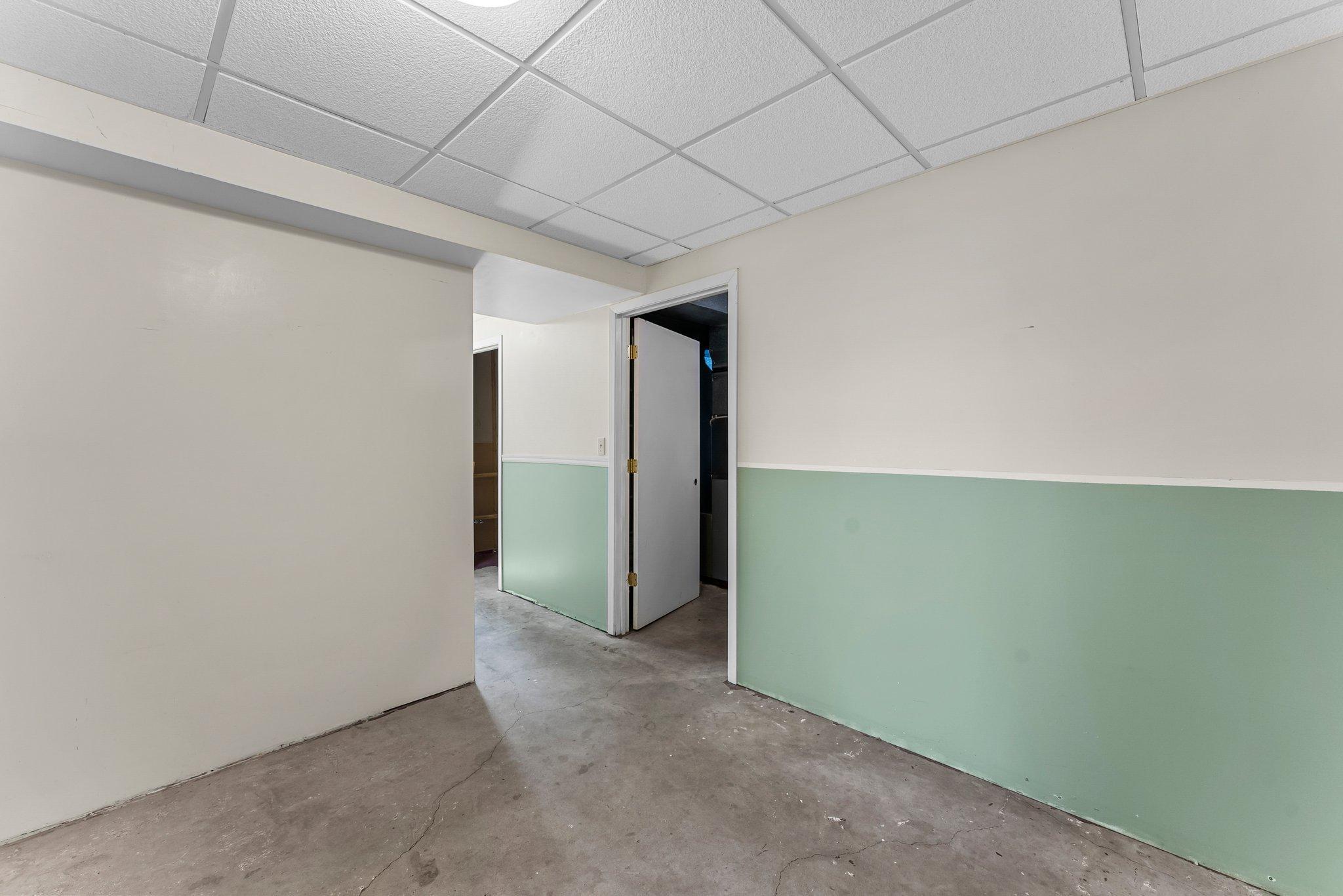 47-web-or-mls-9400 Old Concord Blvd-150.jpg