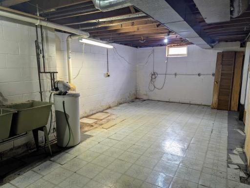 Lower level utility / laundry room