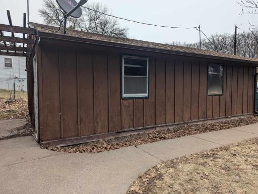 Detached garage