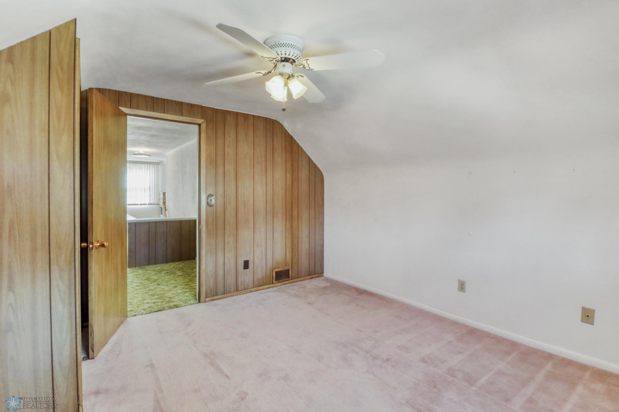 Upstairs Bedroom1_1.JPG