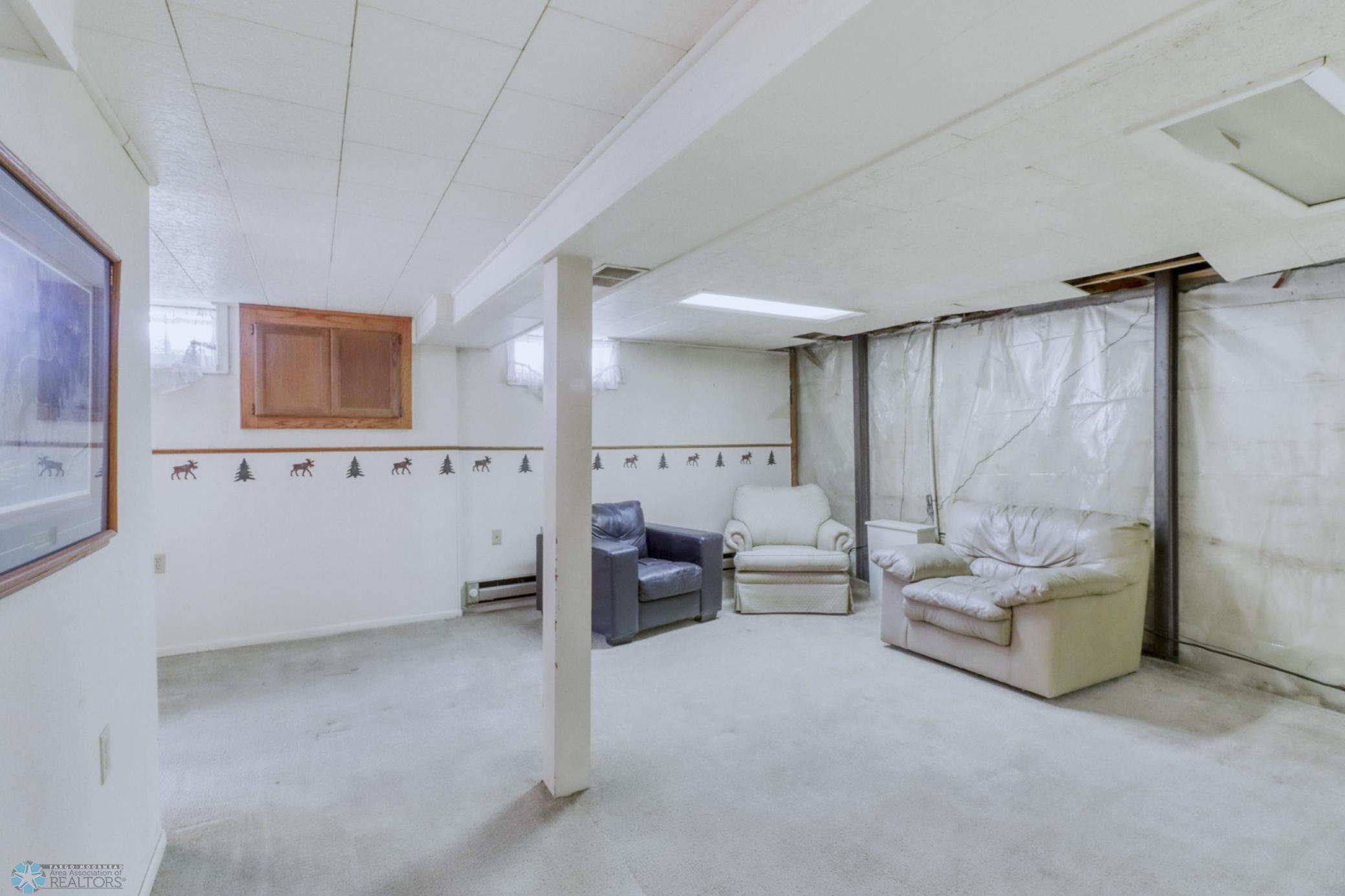 Basement1_2.JPG