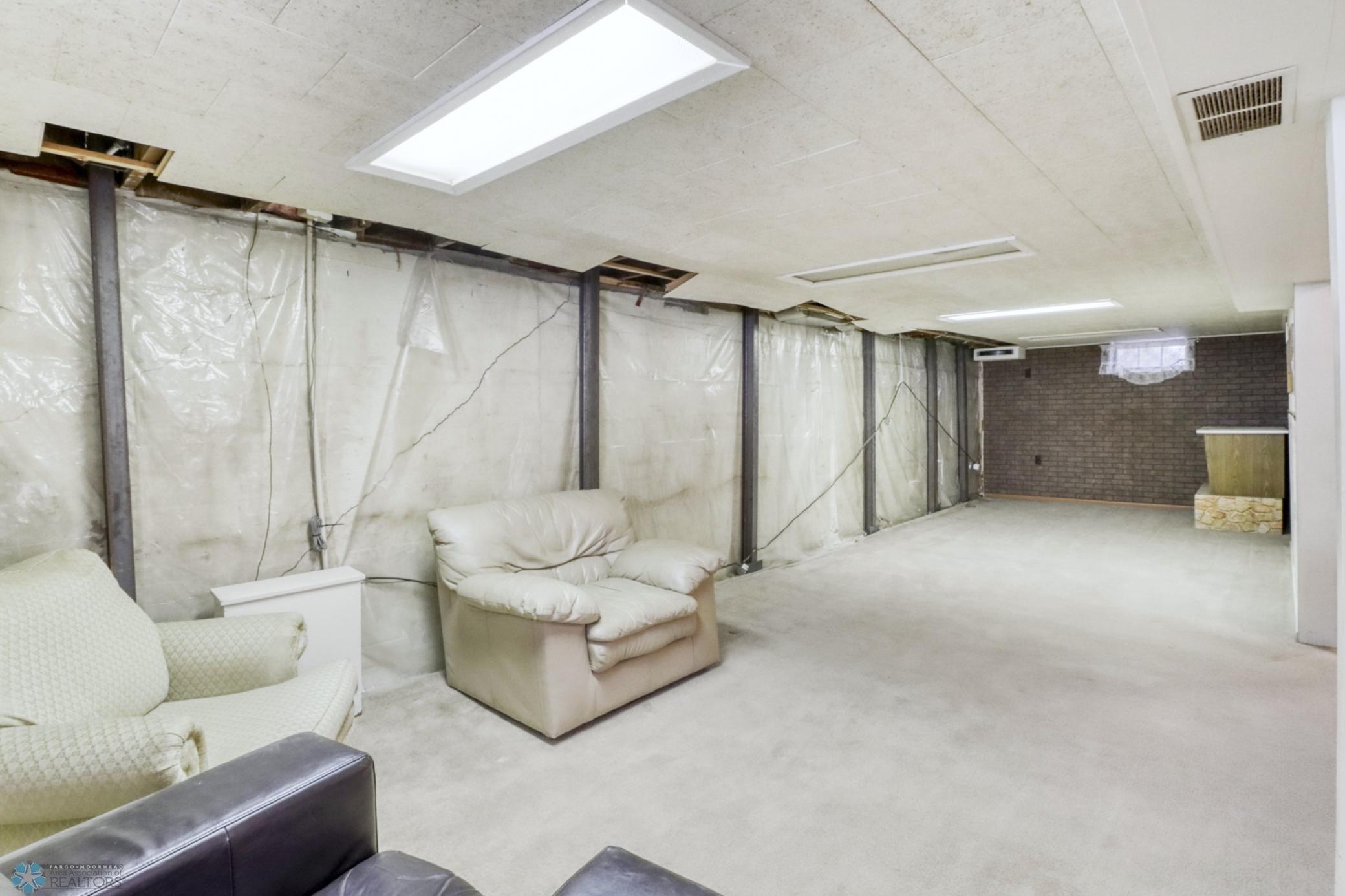 Basement1_1.JPG
